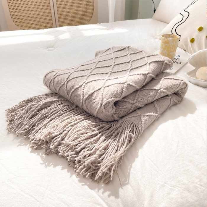 91家纺网 家纺一手货源 找家纺 朴尔家纺-毛巾被 2025新款菱形格条纹流苏手工针织毯 浅咖色