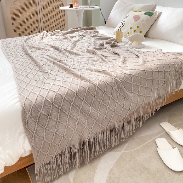 91家纺网 家纺一手货源 找家纺 朴尔家纺-毛巾被 2025新款菱形格条纹流苏手工针织毯 浅咖色