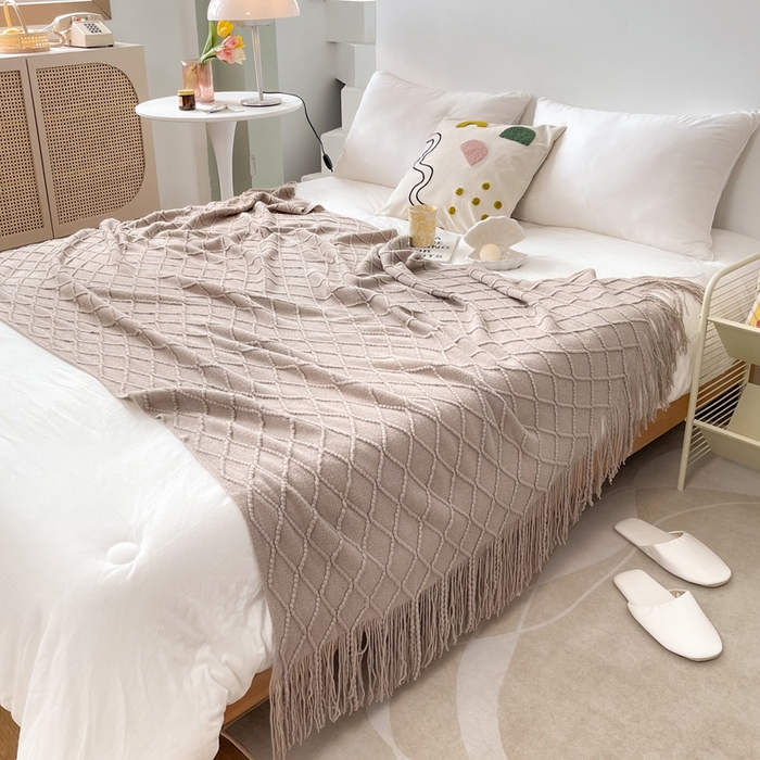 91家纺网 家纺一手货源 找家纺 朴尔家纺-毛巾被 2025新款菱形格条纹流苏手工针织毯 浅咖色