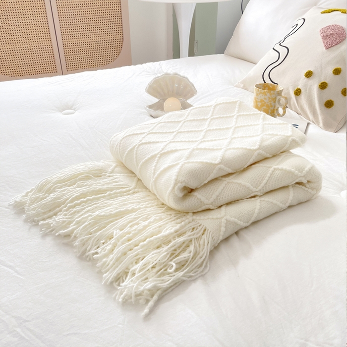 91家纺网 家纺一手货源 找家纺 朴尔家纺-毛巾被 2025新款菱形格条纹流苏手工针织毯 乳白色