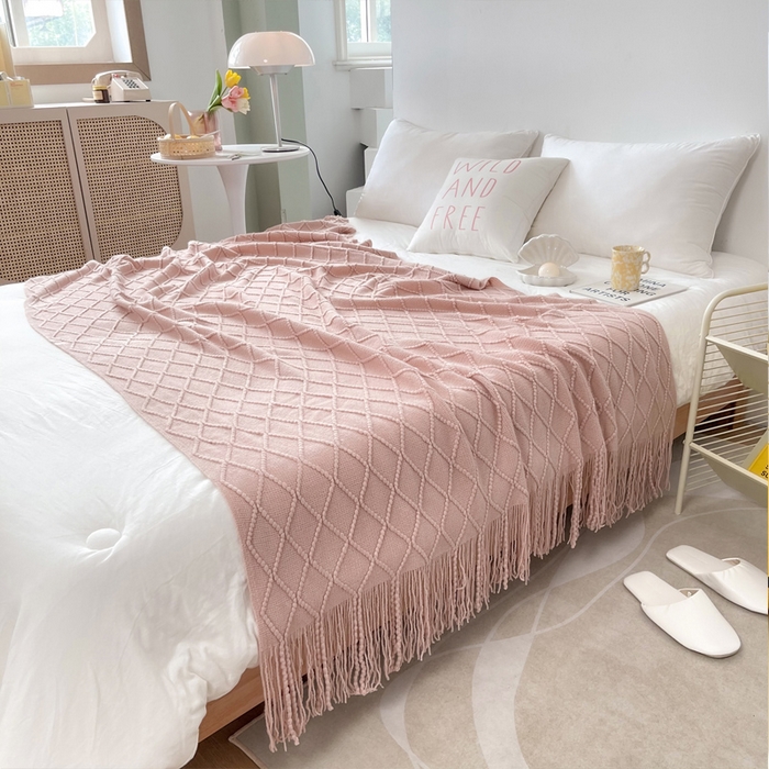 91家纺网 家纺一手货源 找家纺 朴尔家纺-毛巾被 2025新款菱形格条纹流苏手工针织毯 嫩粉色