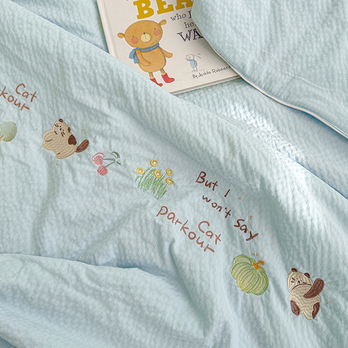 91家纺网 家纺一手货源 找家纺 睡棉坊 2025新款A类泡泡棉夏被韩版原创设计刺绣款空调被夏凉被 浅蓝色