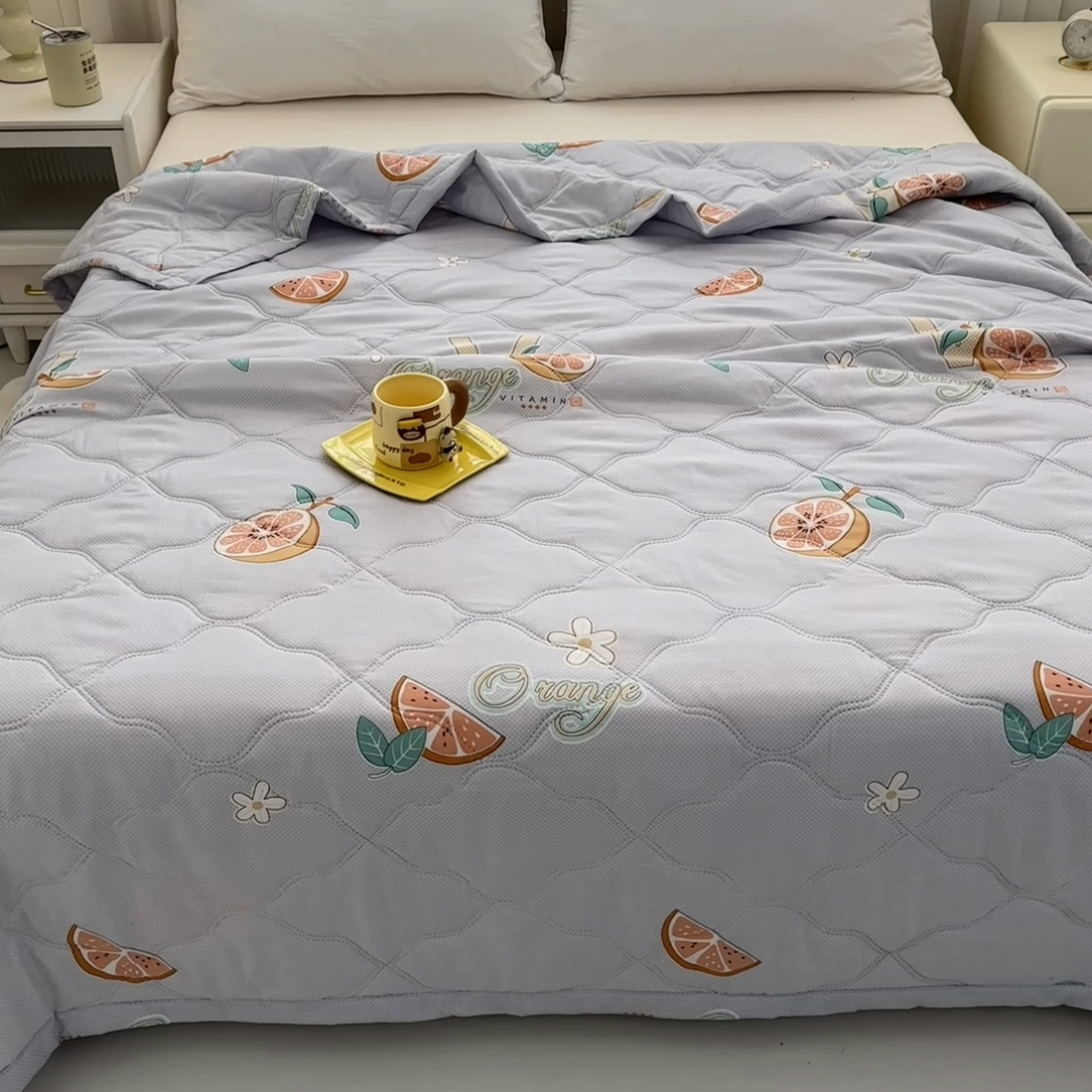 91家纺网 家纺一手货源 找家纺 悦织湾2025新款芦荟棉亲肤绒夏被钻石绒超声波夏凉被批发福利赠品礼品被 甜甜橙