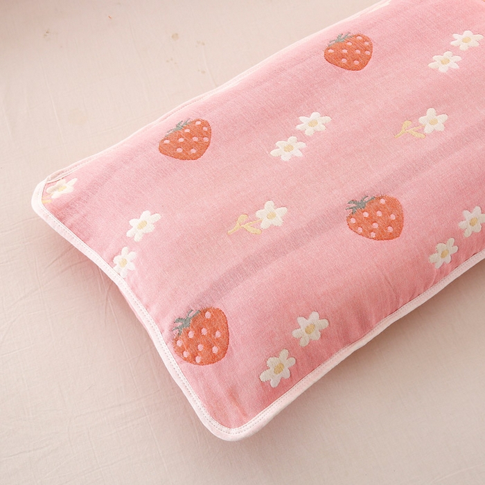 91家纺网 家纺一手货源 找家纺 朴尔家纺-毛巾被 2025新款A类全棉卡通六层纱布儿童枕套 甜甜草莓粉