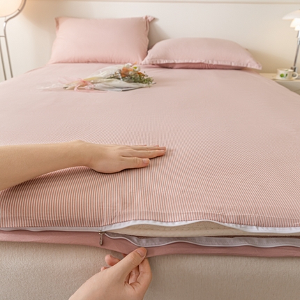 91家纺网 家纺一手货源 找家纺 悦织湾家纺 2025新款床垫套亲肤棉四季通用拉链式全包适合7CM及以内床垫 垫套-条纹浅粉