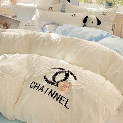 91家纺网 家纺一手货源 找家纺 灰鲸 2025新款泡泡纱系列艾丽莎刺绣四件套 泡泡纱艾丽莎-奶昔白+天空蓝