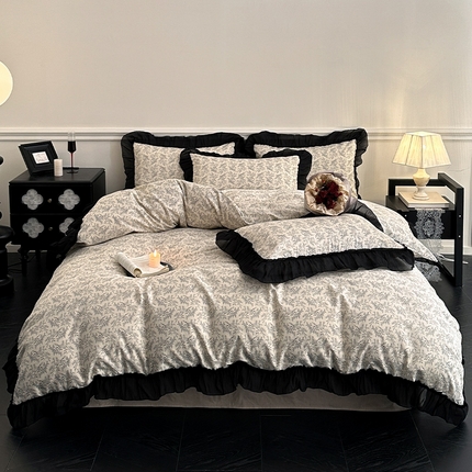 91家纺网 家纺一手货源 找家纺 蓝邻家纺 2025年新款全棉法式复古真丝绉花边四件套系列 瑞莎-灰