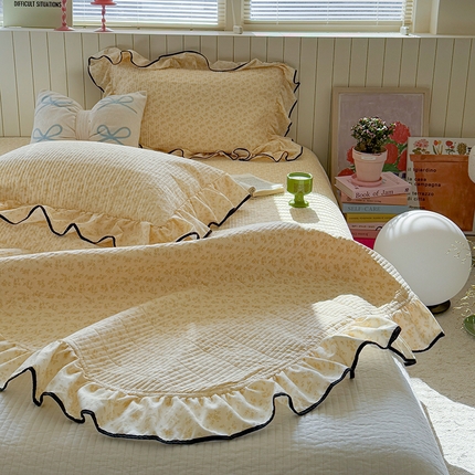 91家纺网 家纺一手货源 找家纺 繁花家居 2025新款韩式大花边夹棉床盖系列 生如夏花