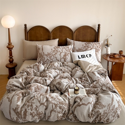 91家纺网 家纺一手货源 找家纺 蓝米卡夫 2025新品-60S全棉色织大提花四件套（礼盒包装） 挪威森林-咖