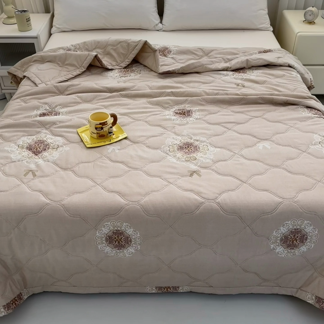 91家纺网 家纺一手货源 找家纺 悦织湾2025新款芦荟棉亲肤绒夏被钻石绒超声波夏凉被批发福利赠品礼品被 清雅