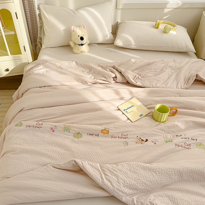 91家纺网 家纺一手货源 找家纺 睡棉坊 2025新款A类泡泡棉夏被韩版原创设计刺绣款空调被夏凉被 香槟色