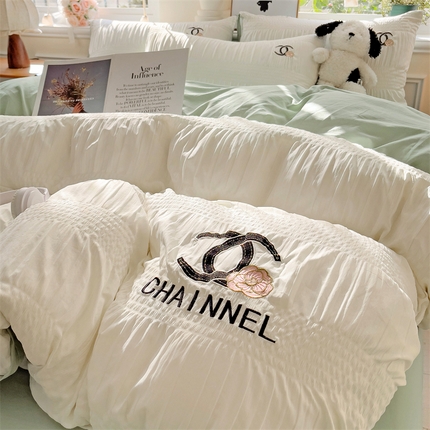 91家纺网 家纺一手货源 找家纺 灰鲸 2025新款泡泡纱系列艾丽莎刺绣四件套 泡泡纱艾丽莎-奶昔白+抹茶绿