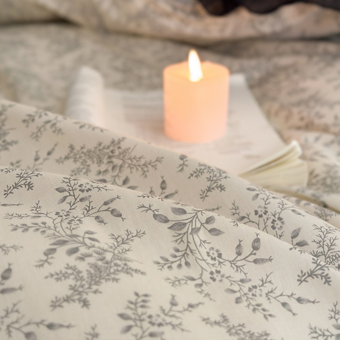 91家纺网 家纺一手货源 找家纺 蓝邻家纺 2025年新款全棉法式复古真丝绉花边四件套系列 瑞莎-灰