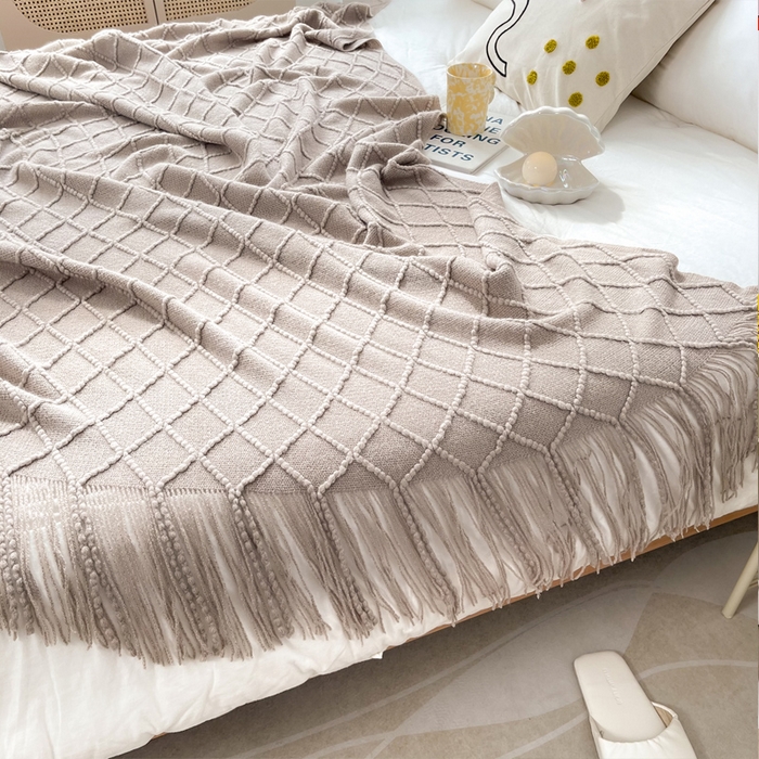91家纺网 家纺一手货源 找家纺 朴尔家纺-毛巾被 2025新款菱形格条纹流苏手工针织毯 浅咖色