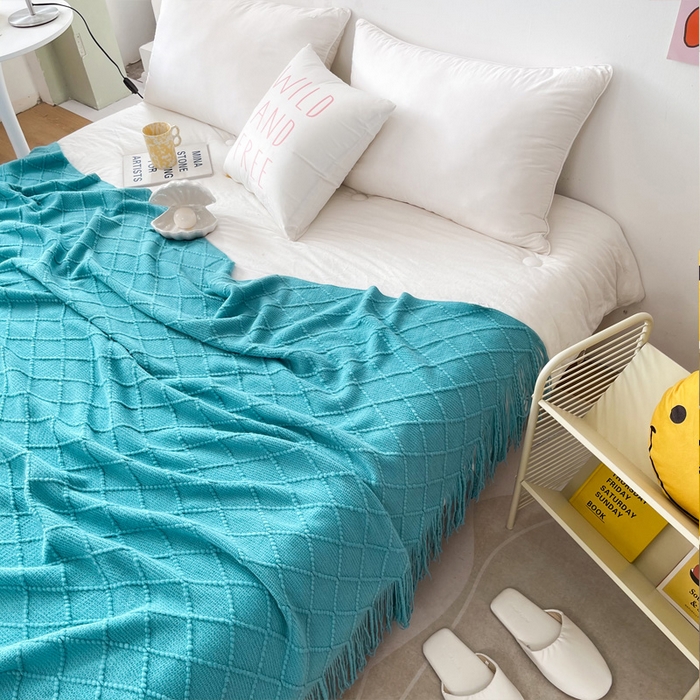 91家纺网 家纺一手货源 找家纺 朴尔家纺-毛巾被 2025新款菱形格条纹流苏手工针织毯 湖蓝色