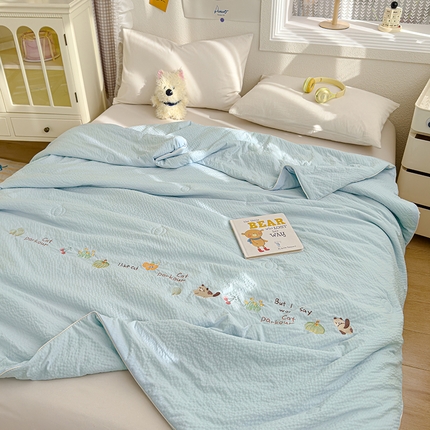 91家纺网 家纺一手货源 找家纺 睡棉坊 2025新款A类泡泡棉夏被韩版原创设计刺绣款空调被夏凉被 浅蓝色