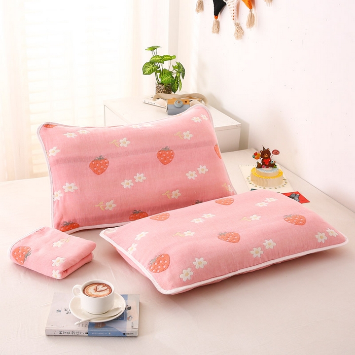 91家纺网 家纺一手货源 找家纺 朴尔家纺-毛巾被 2025新款A类全棉卡通六层纱布儿童枕套 甜甜草莓粉