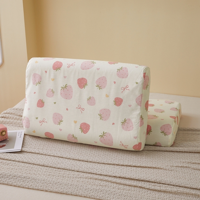 91家纺网 家纺一手货源 找家纺 翎盈家纺 2025新款纯棉小清新乳胶枕专用枕套 草莓庄园