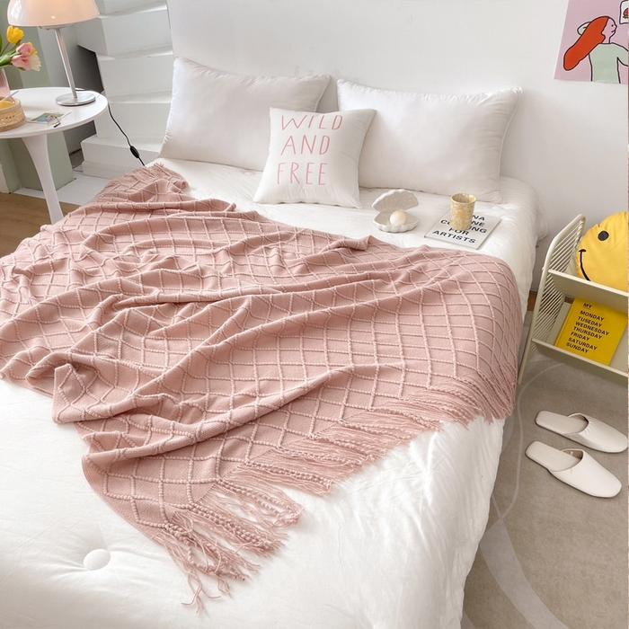 91家纺网 家纺一手货源 找家纺 朴尔家纺-毛巾被 2025新款菱形格条纹流苏手工针织毯 嫩粉色