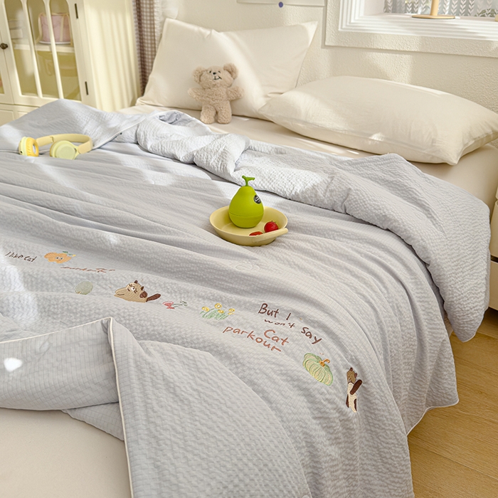 91家纺网 家纺一手货源 找家纺 睡棉坊 2025新款A类泡泡棉夏被韩版原创设计刺绣款空调被夏凉被 浅灰色