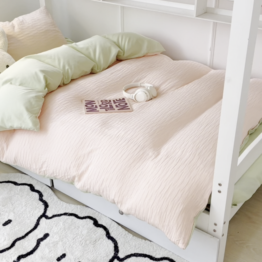 91家纺网 家纺一手货源 找家纺 悦织湾2025新款水洗棉泡泡纱系列三件套学生宿舍单人三件套轻奢时尚床上用品四件套 泡泡纱-粉+果绿