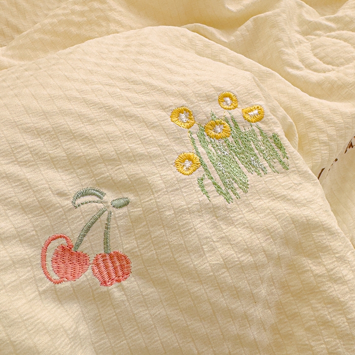 91家纺网 家纺一手货源 找家纺 睡棉坊 2025新款A类泡泡棉夏被韩版原创设计刺绣款空调被夏凉被 米白色