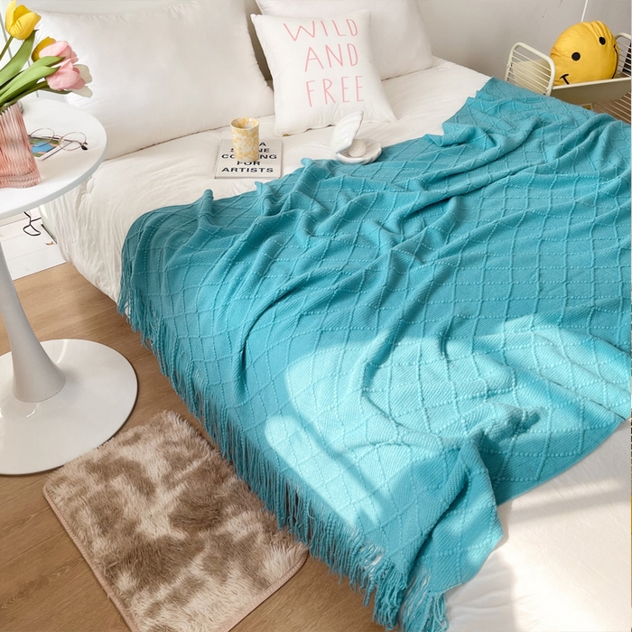 91家纺网 家纺一手货源 找家纺 朴尔家纺-毛巾被 2025新款菱形格条纹流苏手工针织毯 湖蓝色