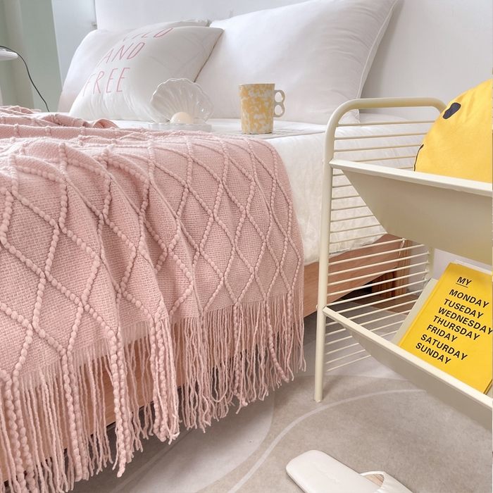 91家纺网 家纺一手货源 找家纺 朴尔家纺-毛巾被 2025新款菱形格条纹流苏手工针织毯 嫩粉色