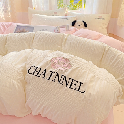 91家纺网 家纺一手货源 找家纺 灰鲸 2025新款泡泡纱系列南笙刺绣四件套 泡泡纱南笙-奶昔白+樱花粉
