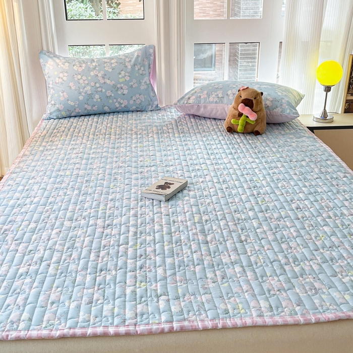 91家纺网 家纺一手货源 找家纺 Sweet dreams甜梦 2025新款全棉卡通小清新棉垫子床垫旅行垫 蓝色花语