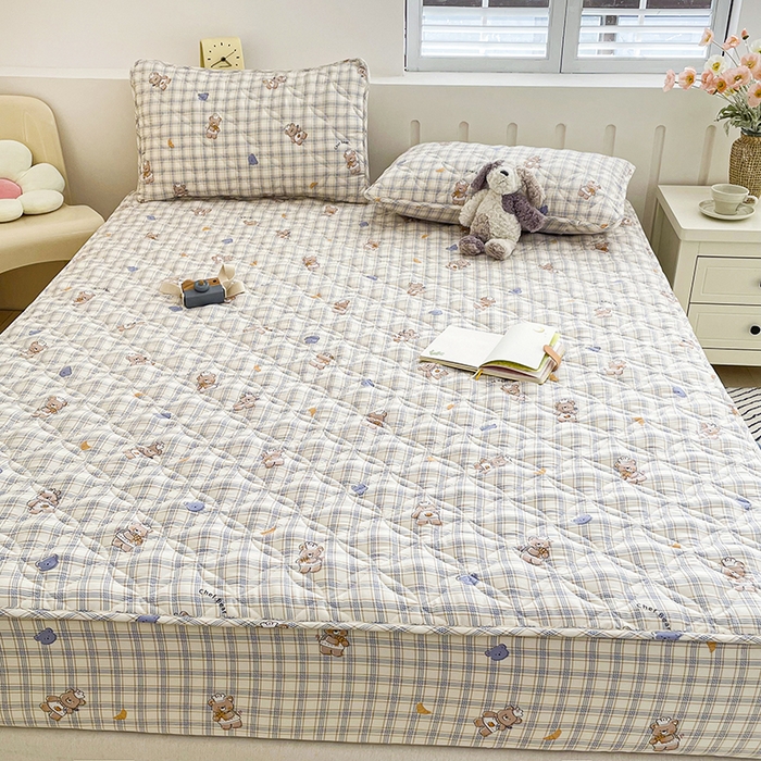 91家纺网 家纺一手货源 找家纺 豪选家纺 2025春夏四季新款新品有氧双层纱印花夹棉床笠床护罩床垫保护套 方格熊先生