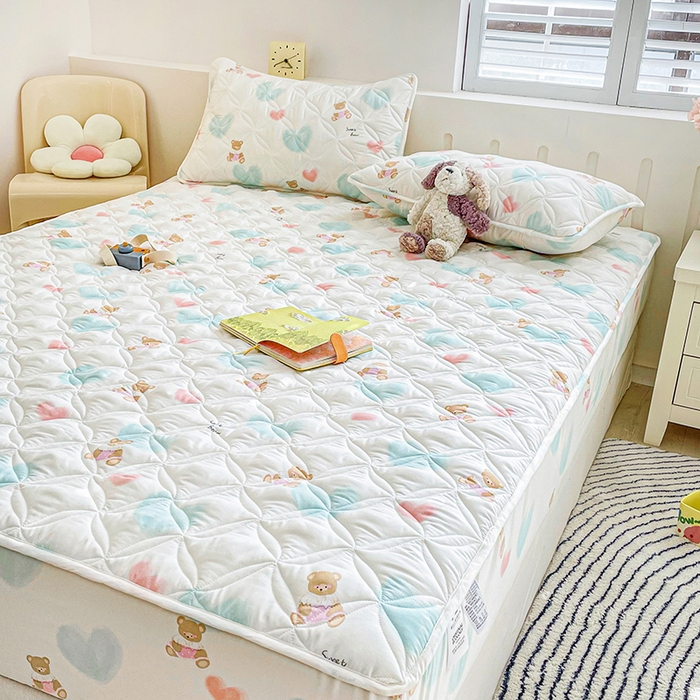 91家纺网 家纺一手货源 找家纺 豪选家纺 2025春夏四季新款新品有氧双层纱印花夹棉床笠床护罩床垫保护套 甜蜜恋爱蓝