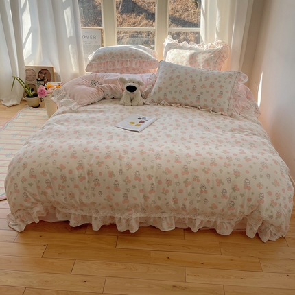 91家纺网 家纺一手货源 找家纺 轻奢坊  2025新款法式泡泡棉床裙款四件套 樱桃狗狗