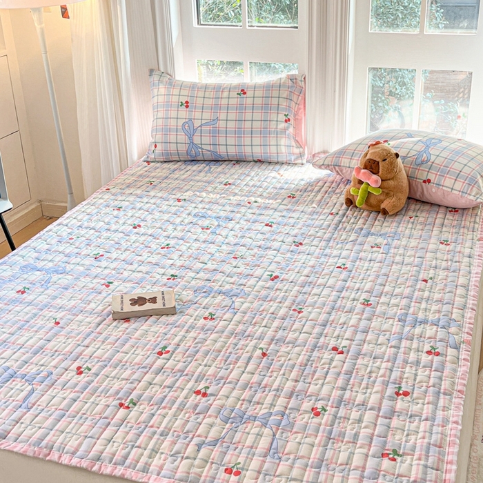 91家纺网 家纺一手货源 找家纺 Sweet dreams甜梦 2025新款全棉卡通小清新棉垫子床垫旅行垫 蝴蝶结樱桃