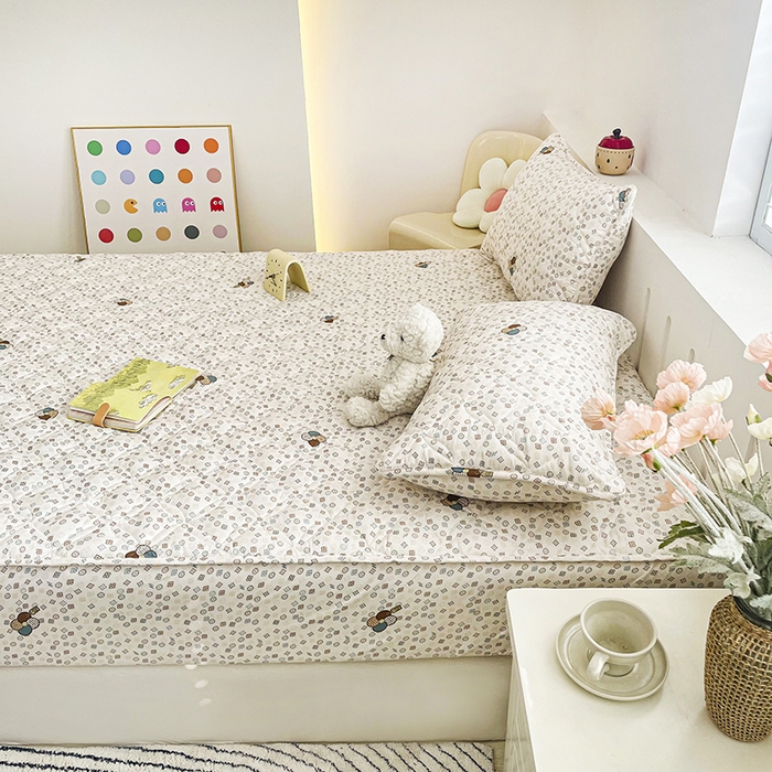 91家纺网 家纺一手货源 找家纺 豪选家纺 2025春夏四季新款新品有氧双层纱印花夹棉床笠床护罩床垫保护套 迷你四叶草