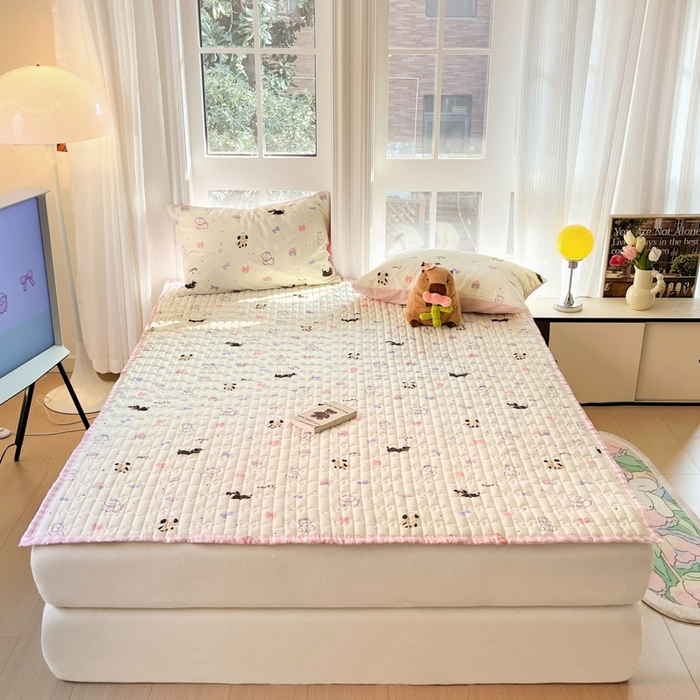 91家纺网 家纺一手货源 找家纺 Sweet dreams甜梦 2025新款全棉卡通小清新棉垫子床垫旅行垫 蝴蝶结狗狗
