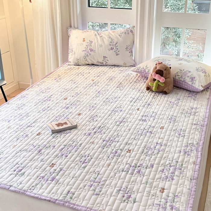 91家纺网 家纺一手货源 找家纺 Sweet dreams甜梦 2025新款全棉卡通小清新棉垫子床垫旅行垫 小熊花语