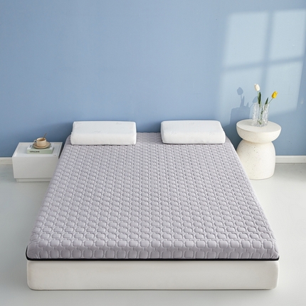 91家纺网 家纺一手货源 找家纺 祁恋婷家居 2025新款A类牛奶丝棉花抗压床垫【床垫遮盖物】 单边四菱格灰