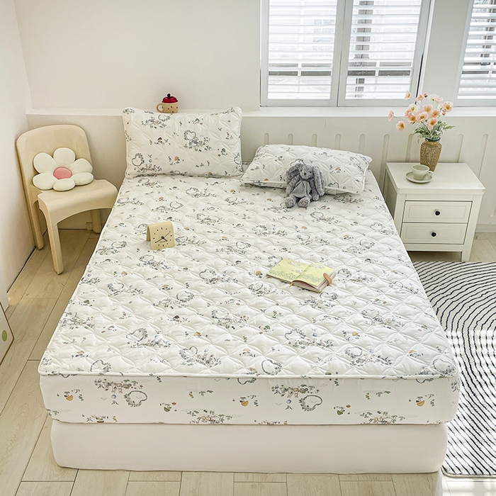 91家纺网 家纺一手货源 找家纺 豪选家纺 2025春夏四季新款新品有氧双层纱印花夹棉床笠床护罩床垫保护套 小兔兔童话