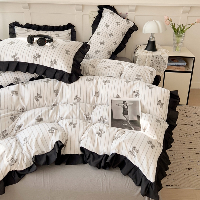 91家纺网 家纺一手货源 找家纺 艺玲家纺 2025新款韩版法式赫本风黑色花边水洗棉印花四件套 蝴蝶梦