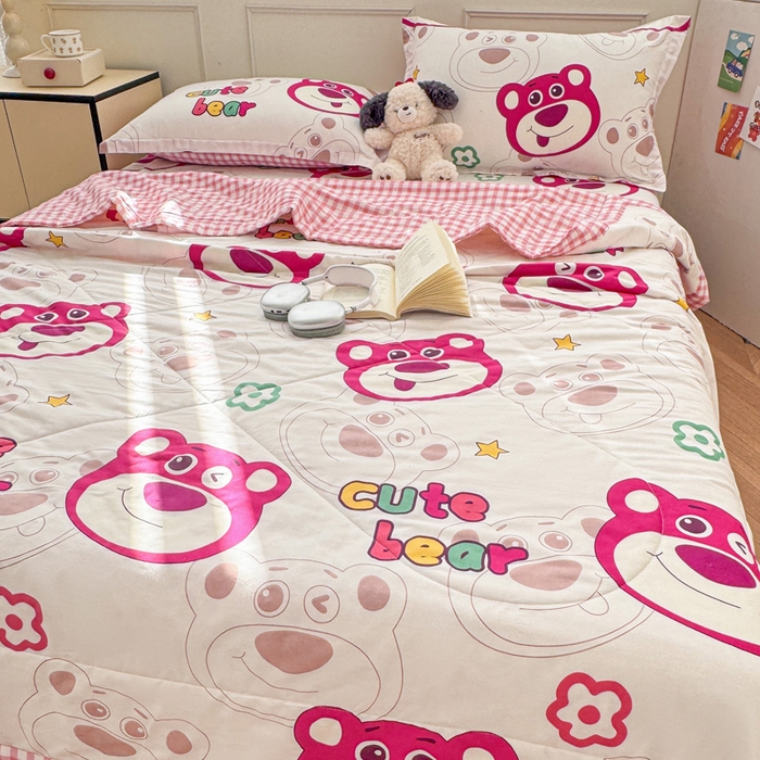 91家纺网 家纺一手货源 找家纺 棉造家居 2025新款春夏全棉纯棉印花夏被夏凉被空调被 草莓熊熊