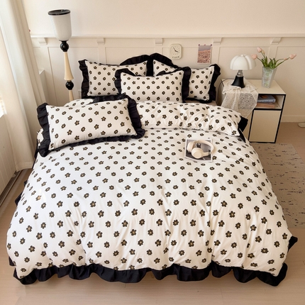 91家纺网 家纺一手货源 找家纺 艺玲家纺 2025新款韩版法式赫本风黑色花边水洗棉印花四件套 栗南薇