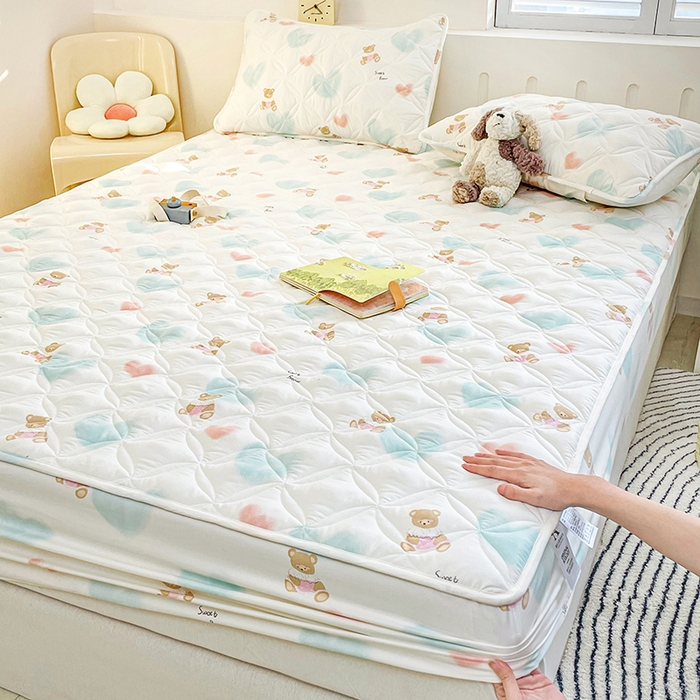 91家纺网 家纺一手货源 找家纺 豪选家纺 2025春夏四季新款新品有氧双层纱印花夹棉床笠床护罩床垫保护套 甜蜜恋爱蓝