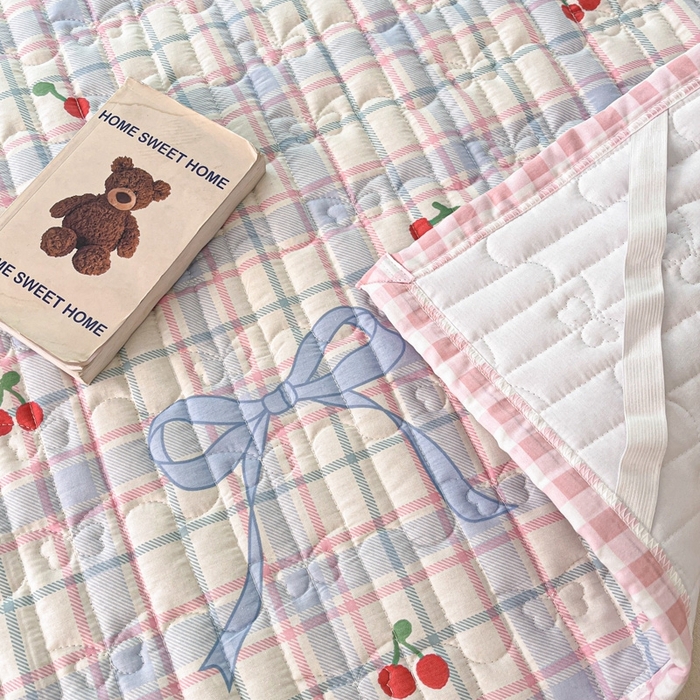 91家纺网 家纺一手货源 找家纺 Sweet dreams甜梦 2025新款全棉卡通小清新棉垫子床垫旅行垫 蝴蝶结樱桃