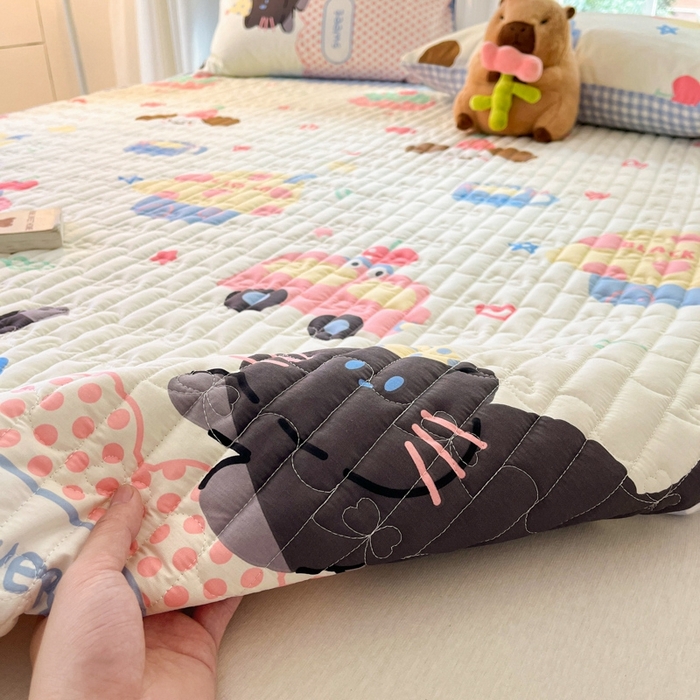 91家纺网 家纺一手货源 找家纺 Sweet dreams甜梦 2025新款全棉卡通小清新棉垫子床垫旅行垫 蛋糕小猫