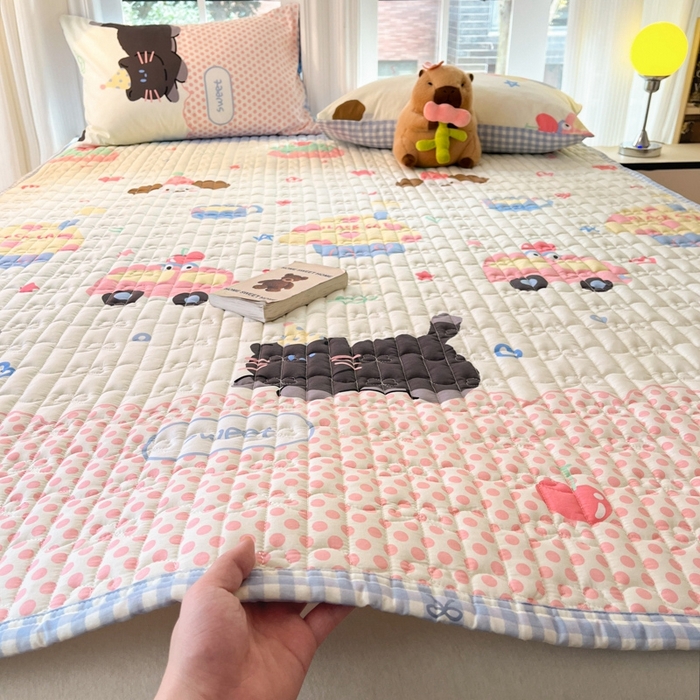 91家纺网 家纺一手货源 找家纺 Sweet dreams甜梦 2025新款全棉卡通小清新棉垫子床垫旅行垫 蛋糕小猫