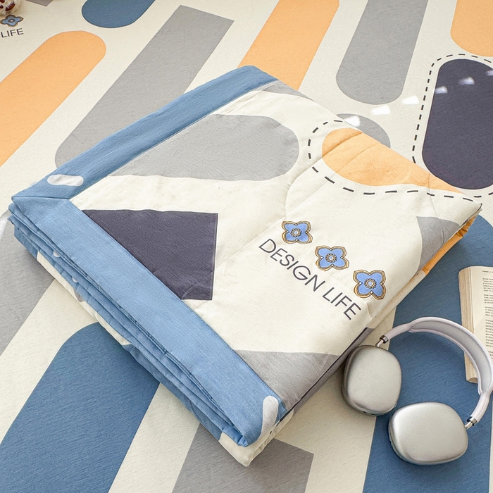 91家纺网 家纺一手货源 找家纺 棉造家居 2025新款春夏全棉纯棉印花夏被夏凉被空调被 光的邂逅-蓝