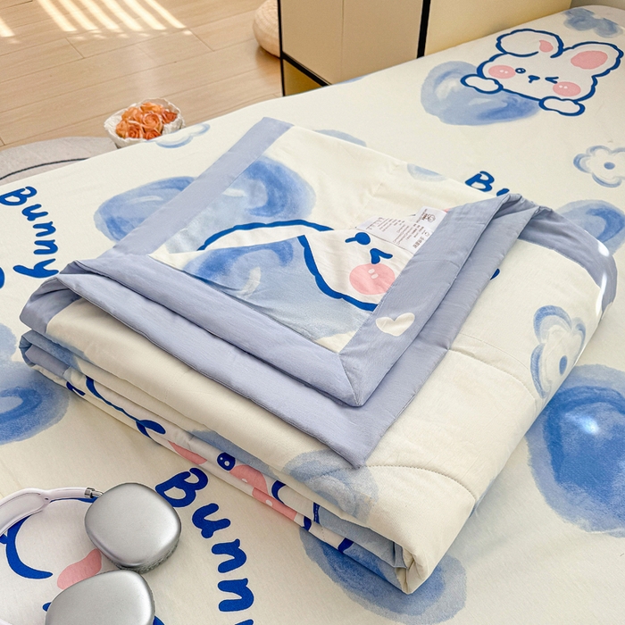 91家纺网 家纺一手货源 找家纺 棉造家居 2025新款春夏全棉纯棉印花夏被夏凉被空调被 晴天小兔