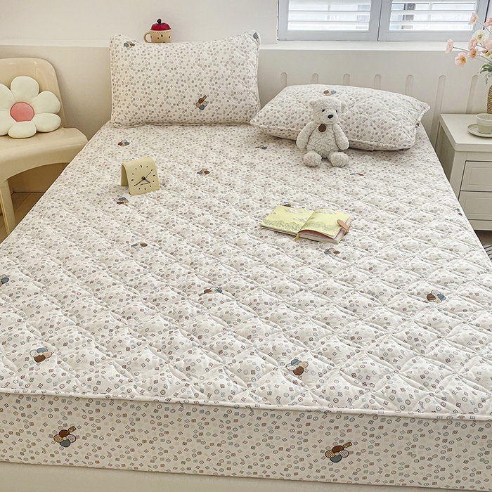 91家纺网 家纺一手货源 找家纺 豪选家纺 2025春夏四季新款新品有氧双层纱印花夹棉床笠床护罩床垫保护套 迷你四叶草