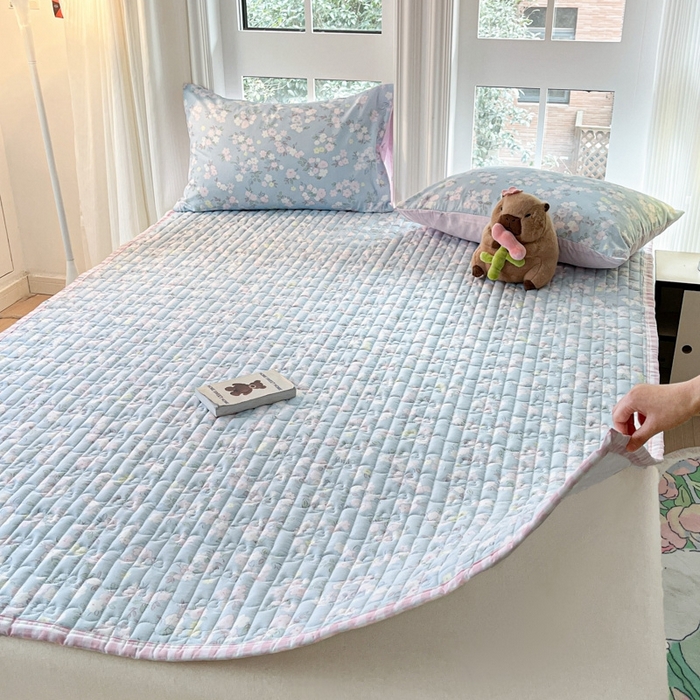 91家纺网 家纺一手货源 找家纺 Sweet dreams甜梦 2025新款全棉卡通小清新棉垫子床垫旅行垫 蓝色花语